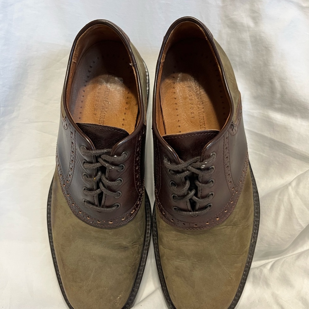 Johnston & Murphy men’s Saddle shoes, size 8 in very good condition.